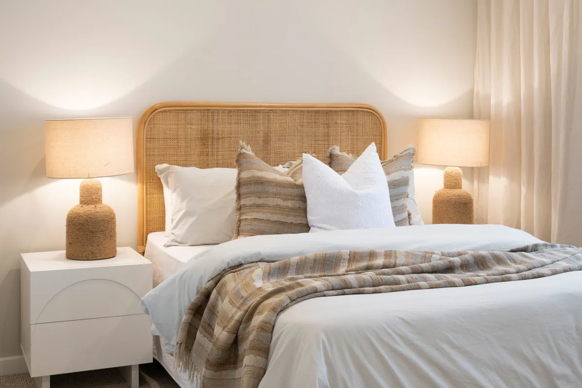 boho-themed guest bedroom design