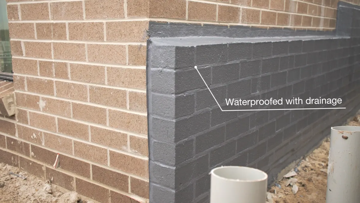 integrated retaining wall waterproofed with drainage