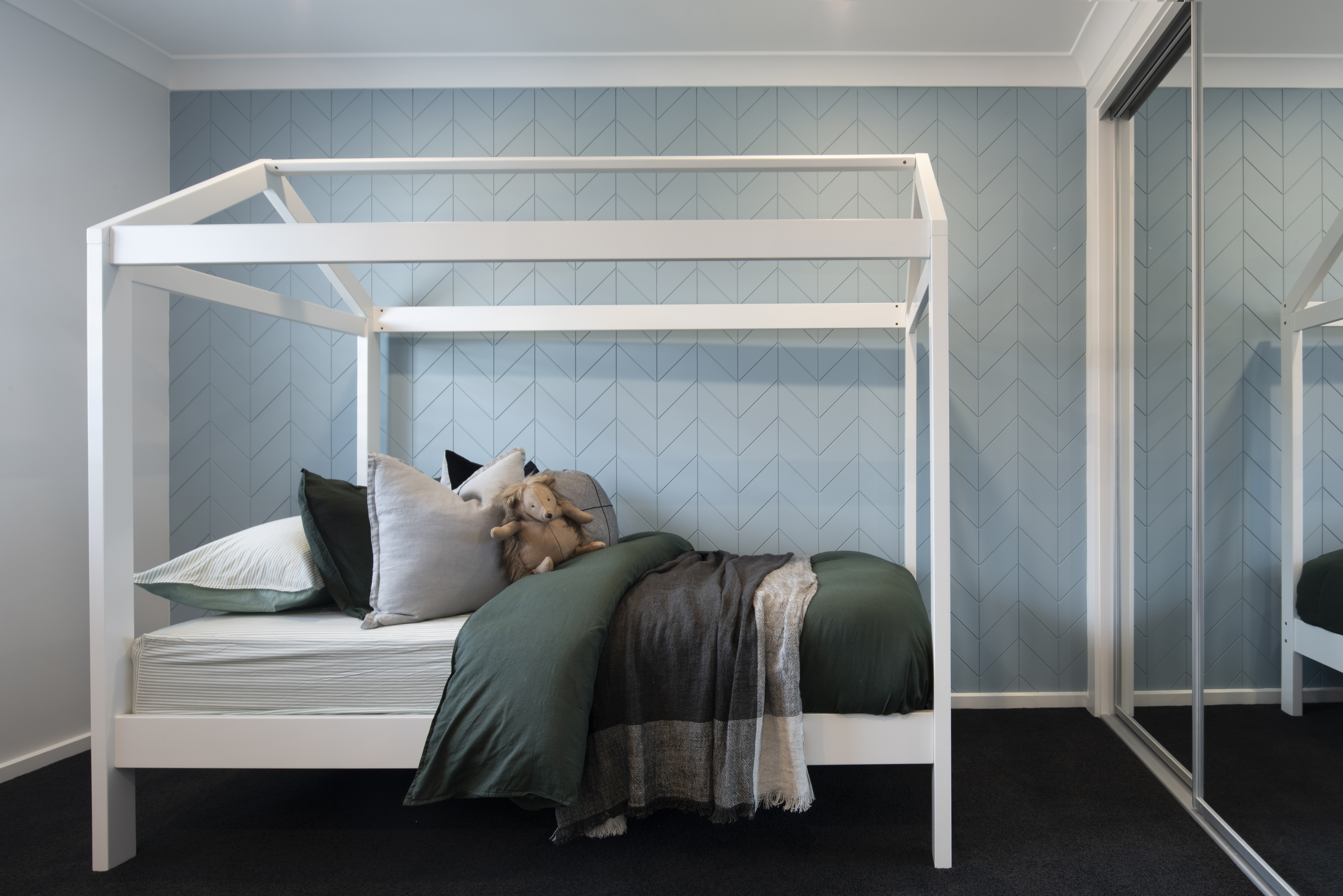 San Tropez 273 — gallery image 6