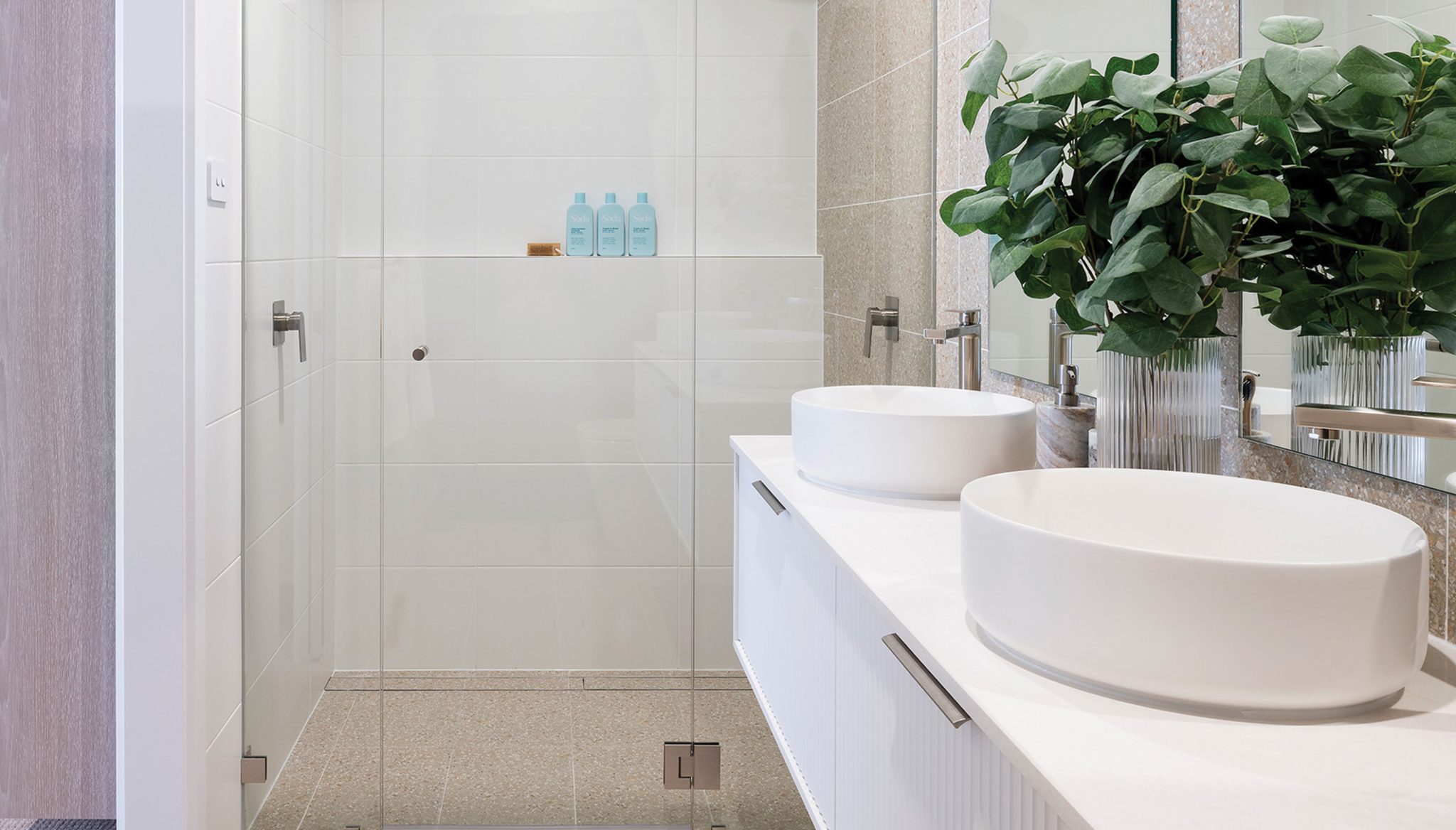 Ensuite: Shower channel with tile inset