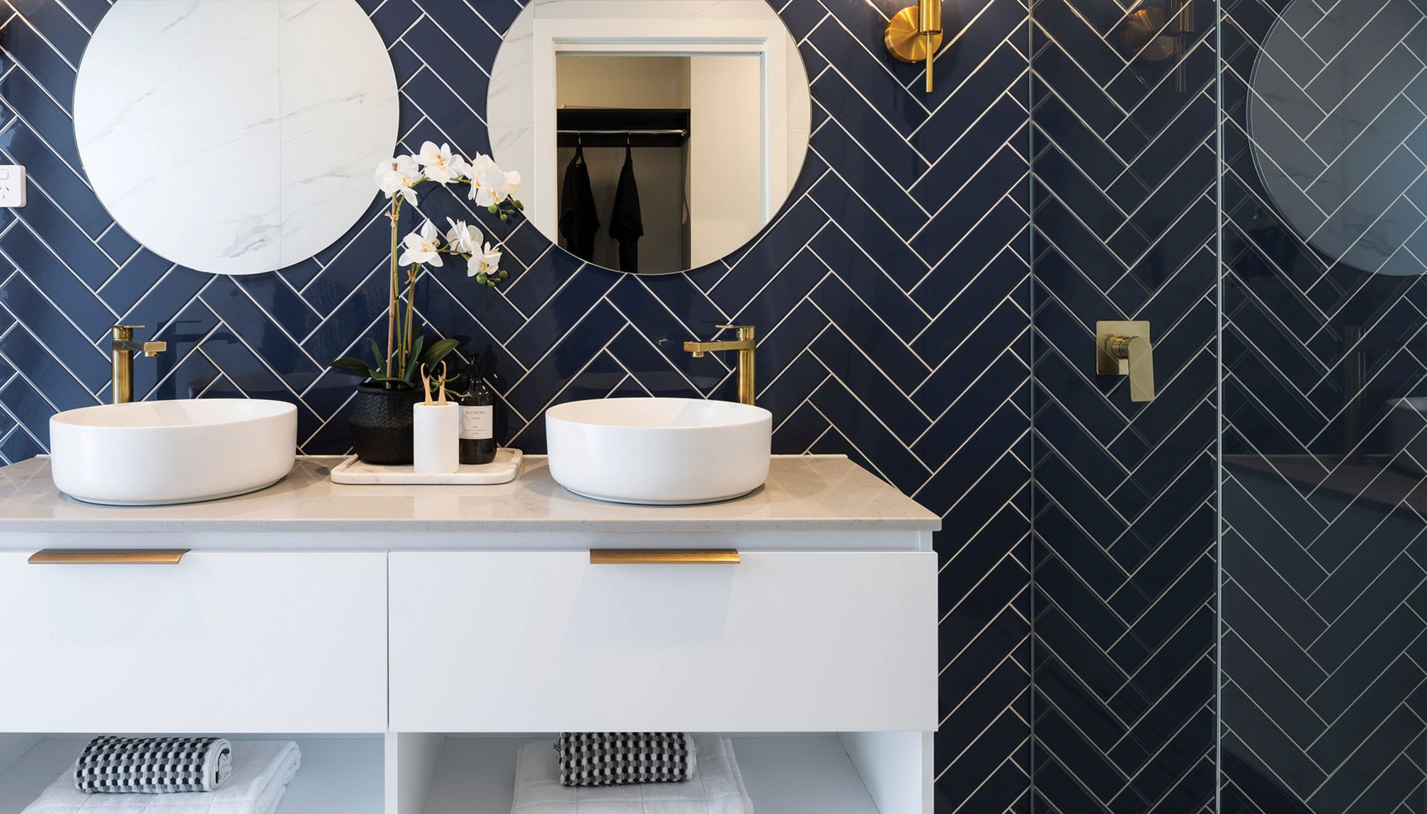 Ensuite: Wall mixer