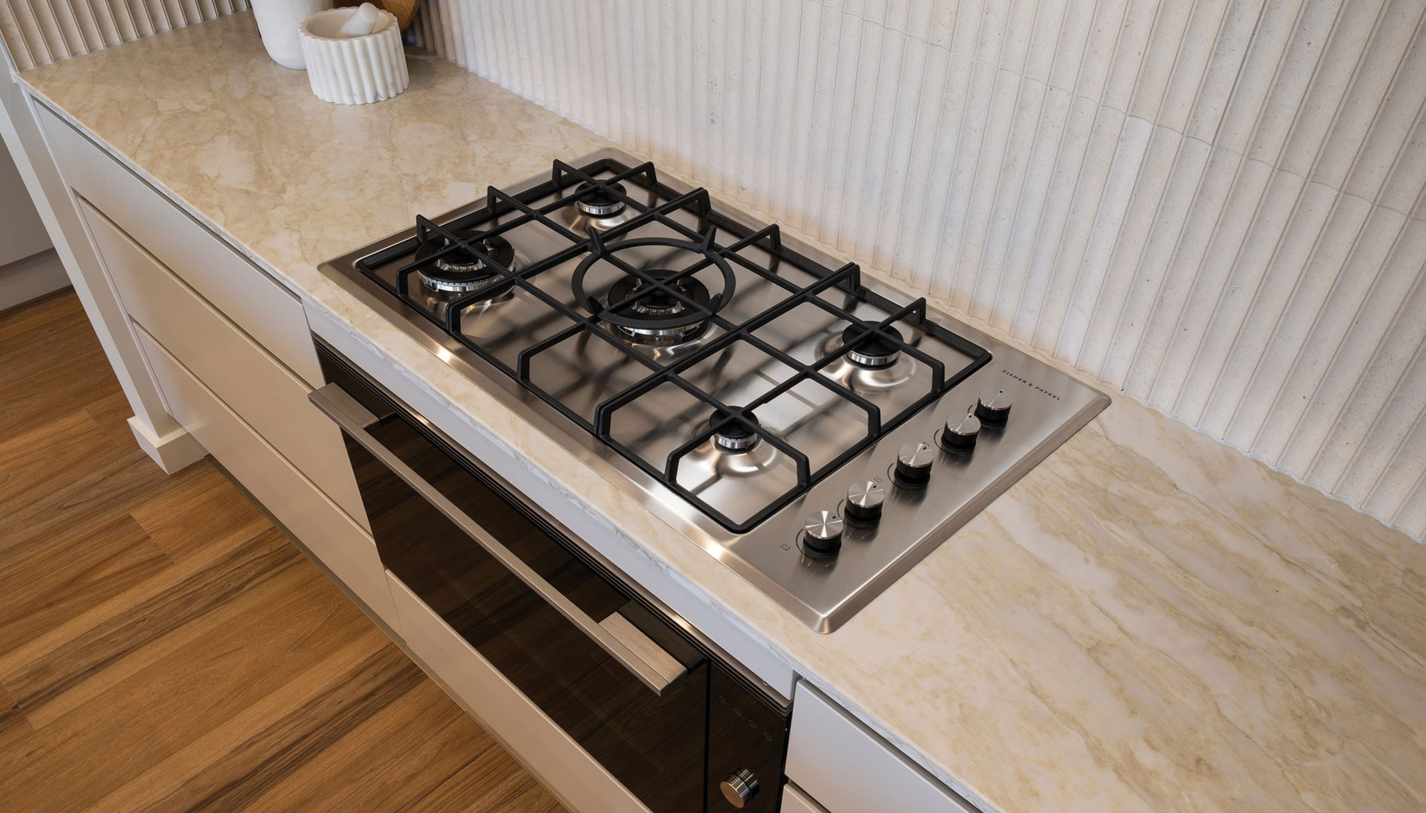 Kitchen: 90mm Fisher & Paykel cooktop