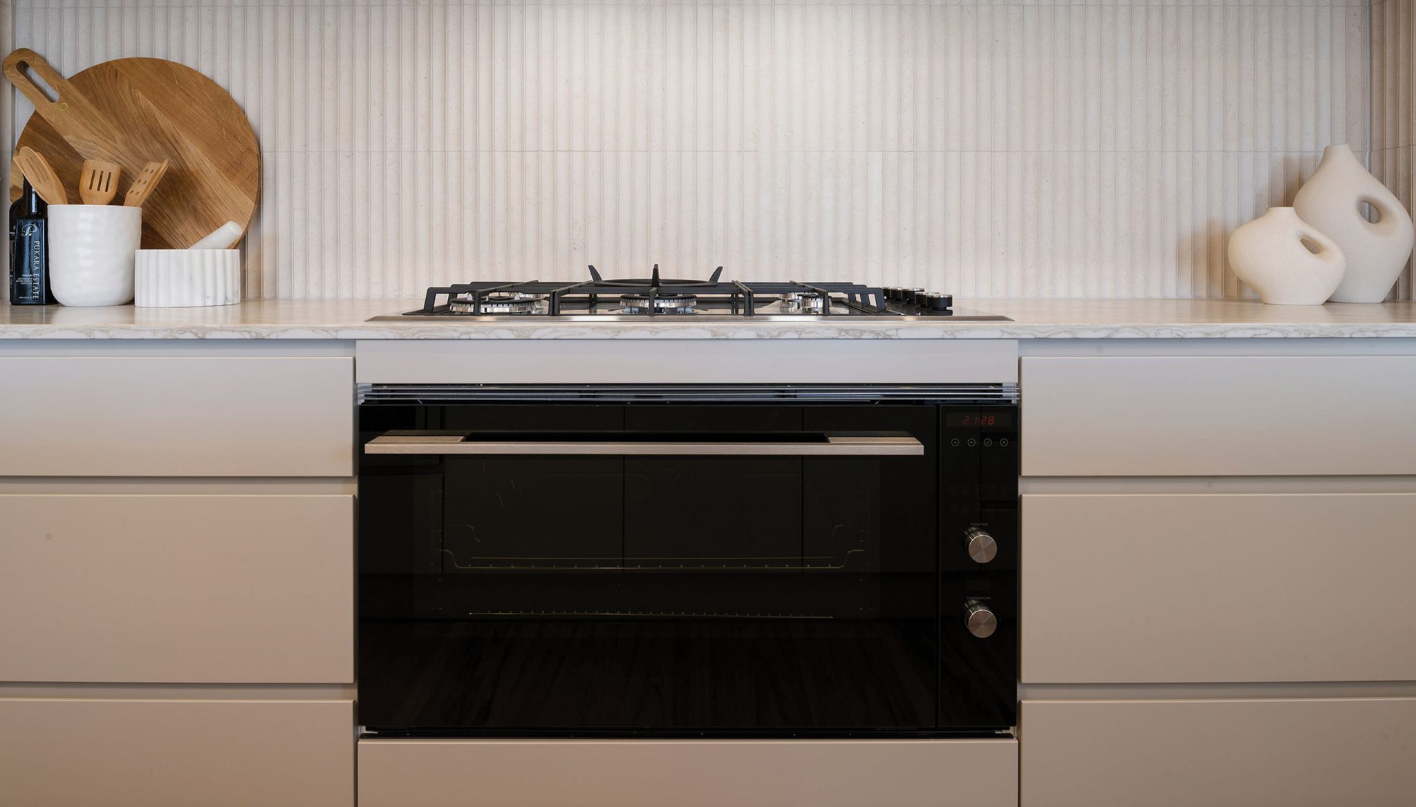 Kitchen: 90mm Fisher & Paykel oven