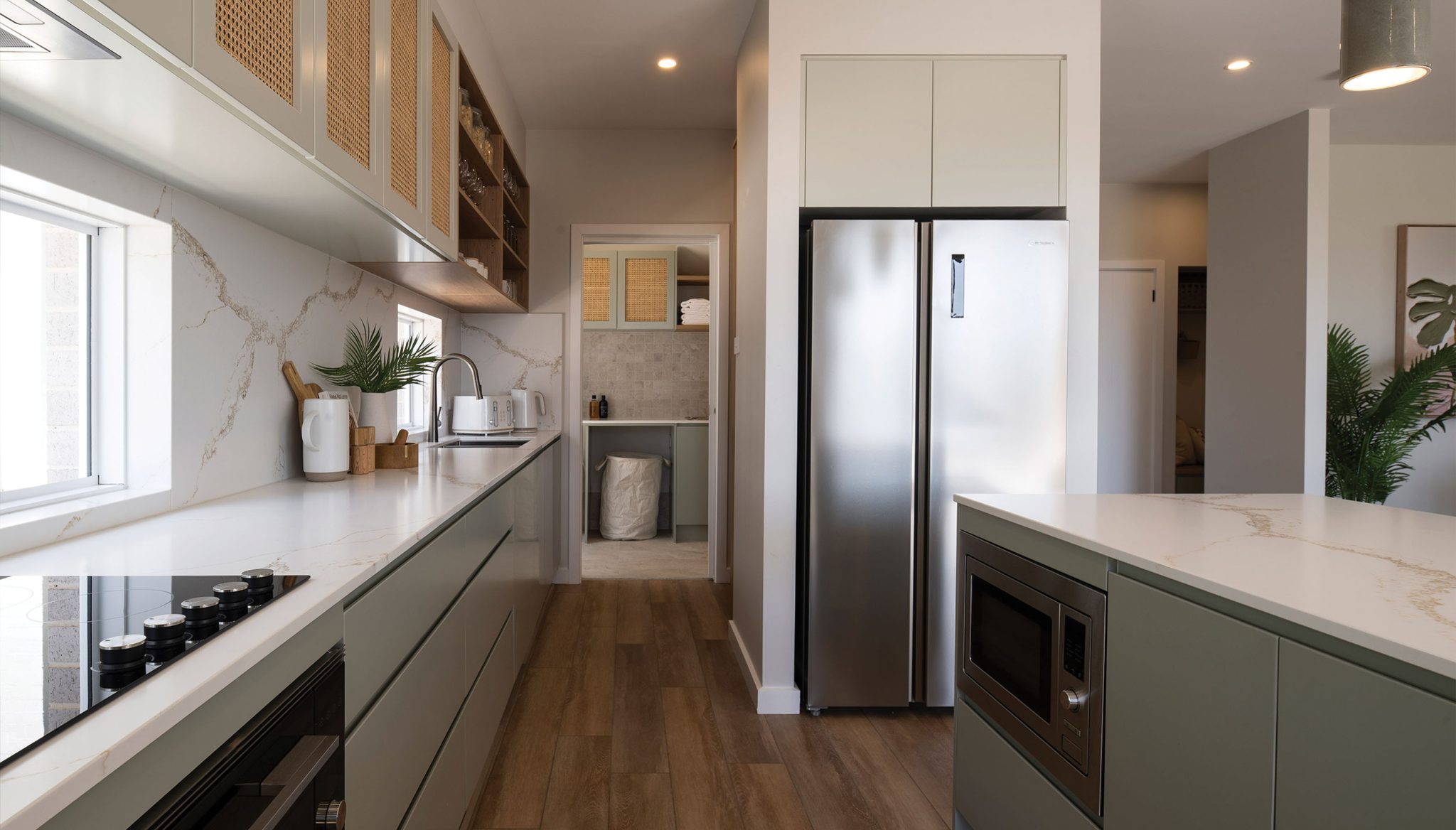 Kitchen: Soft close doors and drawers