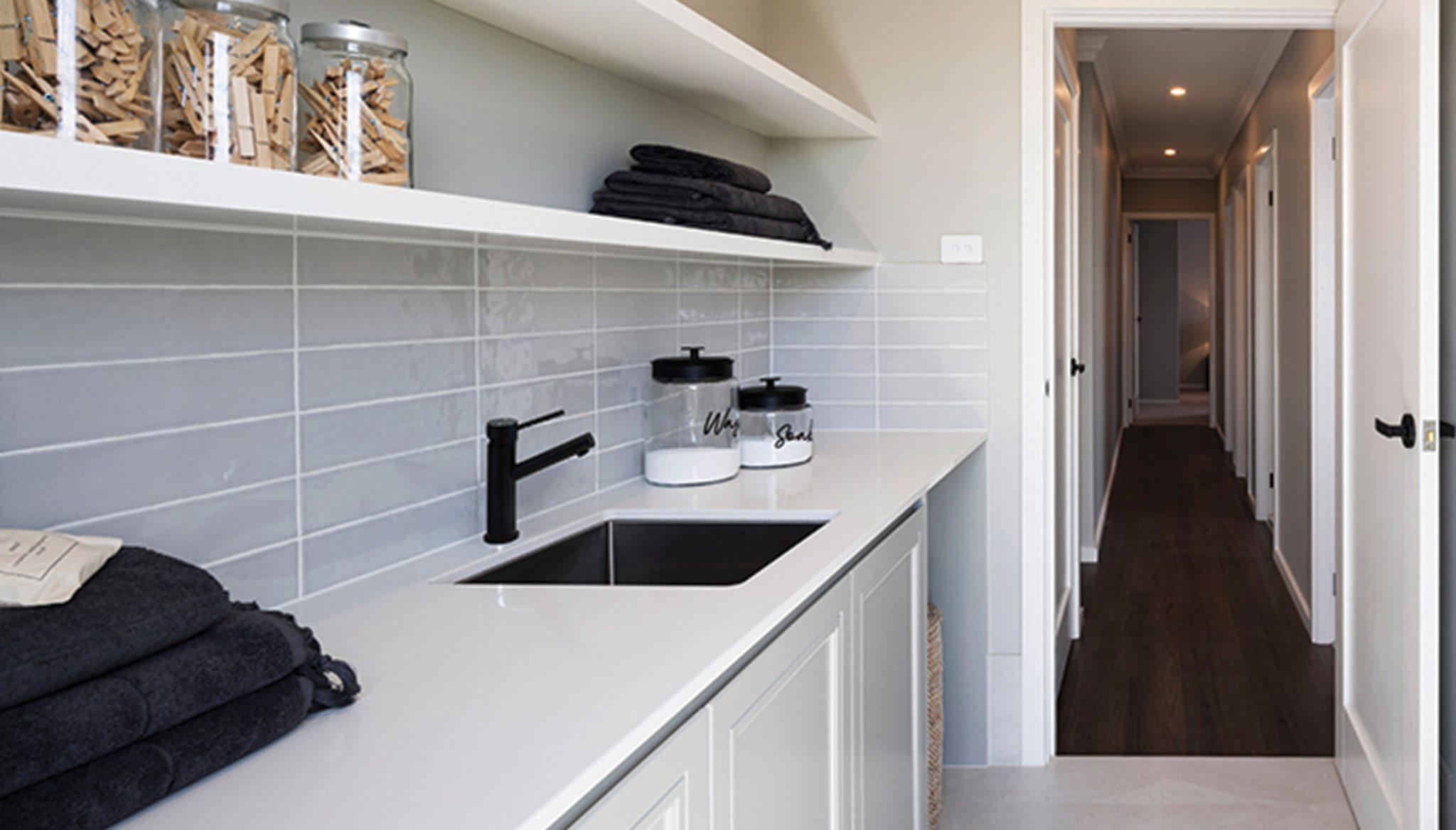 Laundry: Modern sink mixer