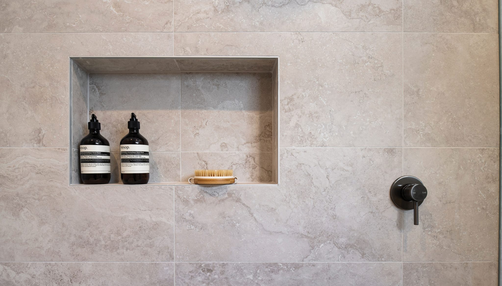 Main Bathroom: Tiled shower wall recess